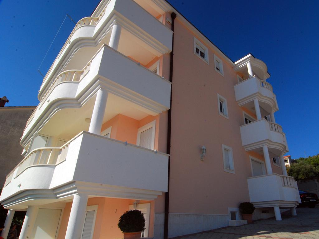 Apartments Barbara Trogir Exterior foto